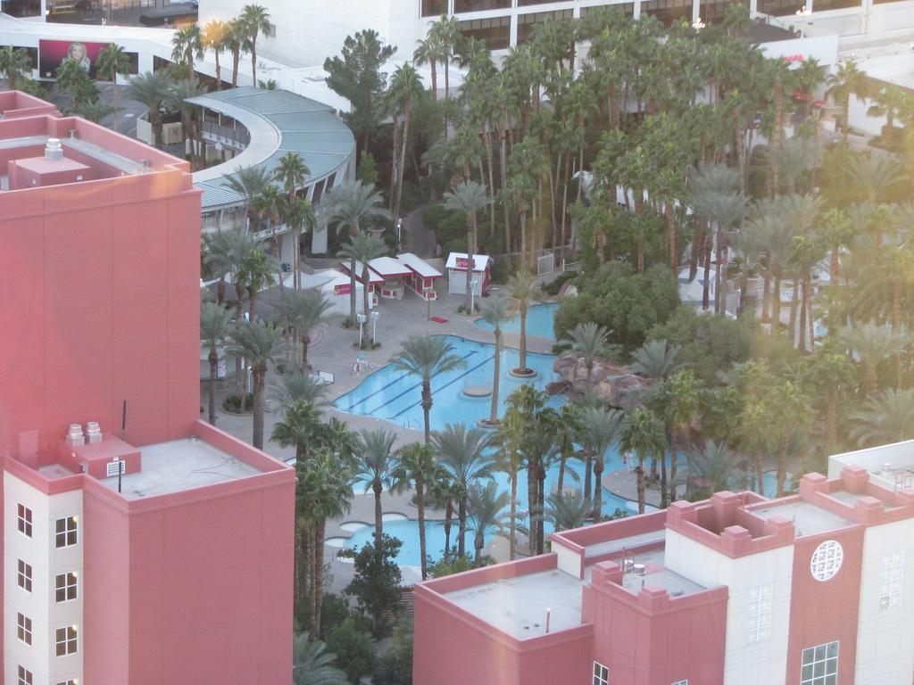 Hilton Grand Vacations Club Flamingo Las Vegas Exterior photo